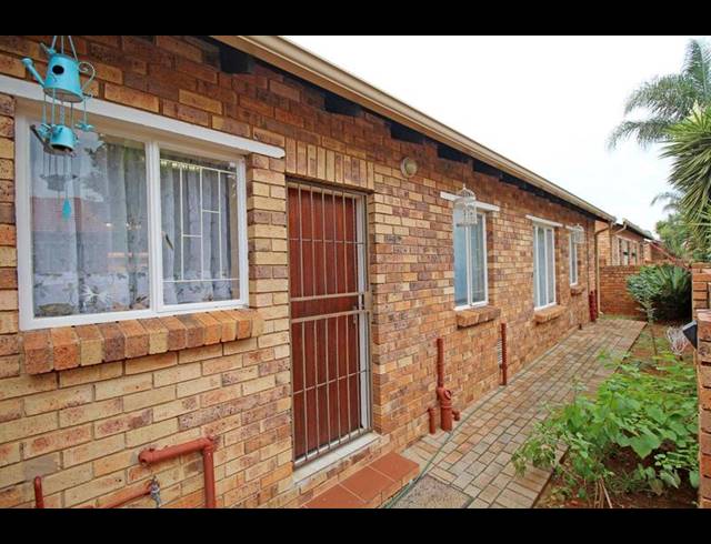 3 BEDROOM TOWNHOUSE FOR SALE IN WILLOWBROOK